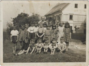 Učenci z učiteljico Angelco Adamič, šolsko leto 1955/1956